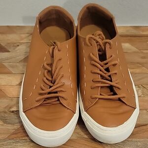 Size 6 tan/cognac Universal Thread sneakers